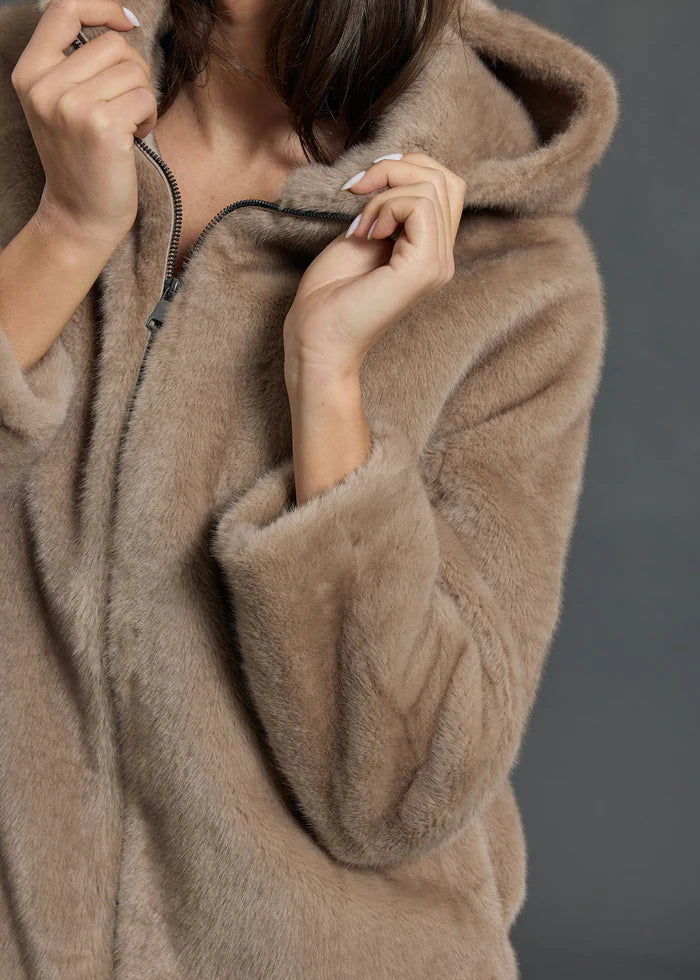 Les vestes et manteaux : des pièces iconiques de la collection automne hiver 2024 de Lauren Vidal