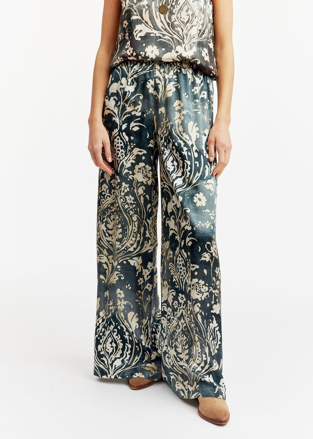 Soft trousers in silk viscose