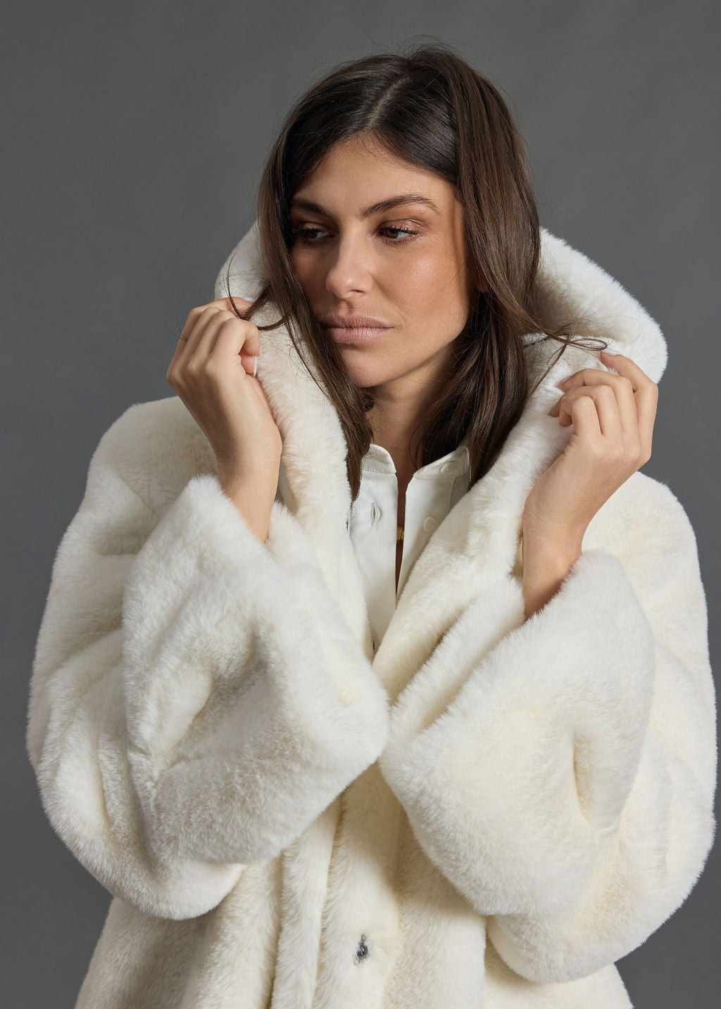 VESTE À CAPUCHE EN FAUSSE FOURRURE LINA