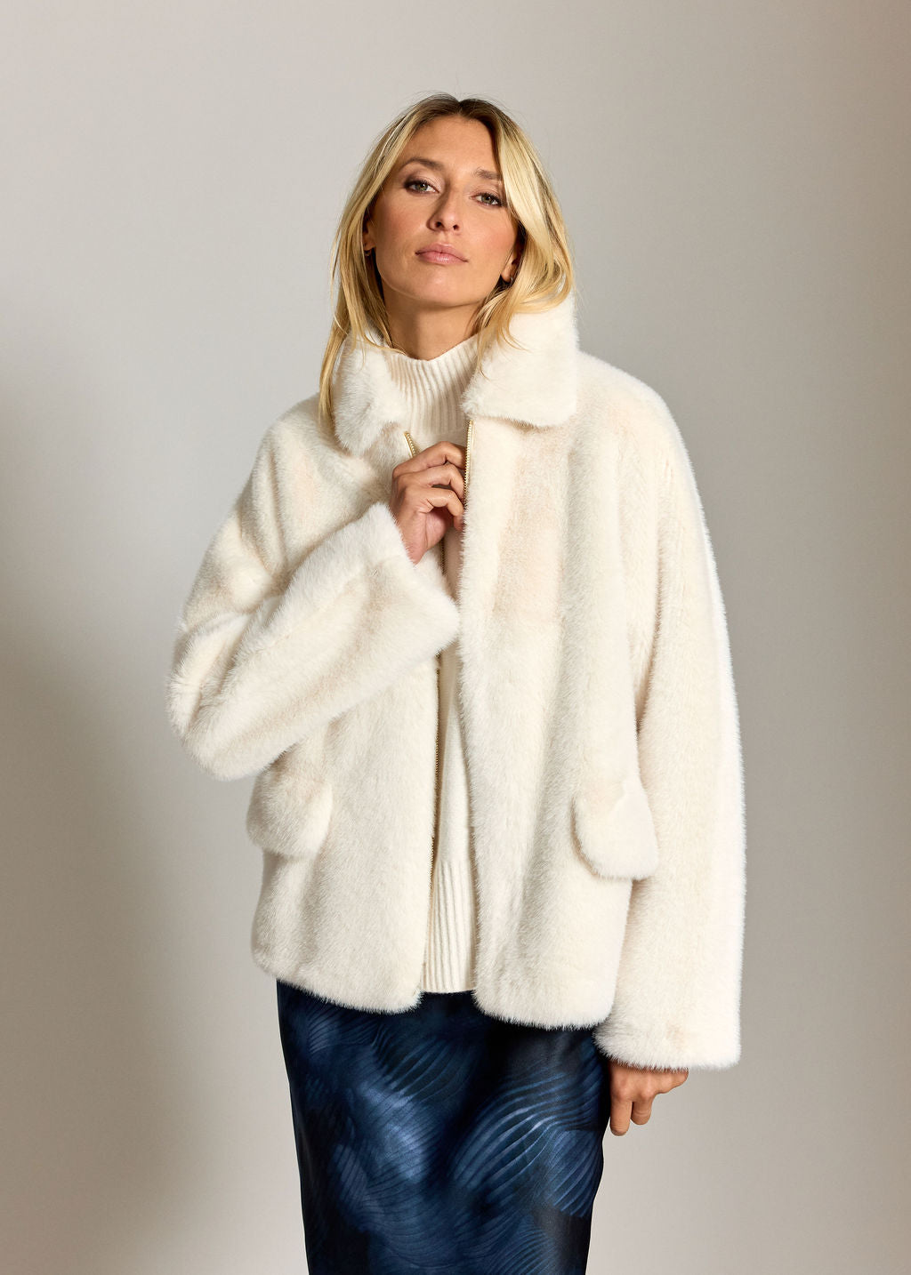 VESTE COURTE EN FAUSSE FOURRURE LIO