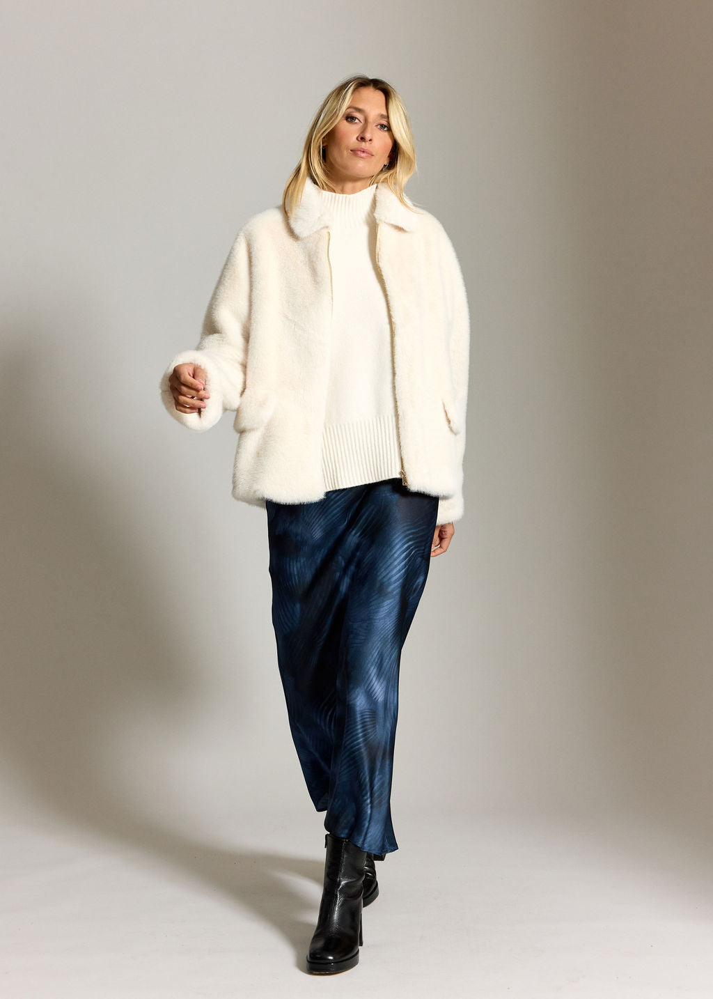 VESTE COURTE EN FAUSSE FOURRURE LIO