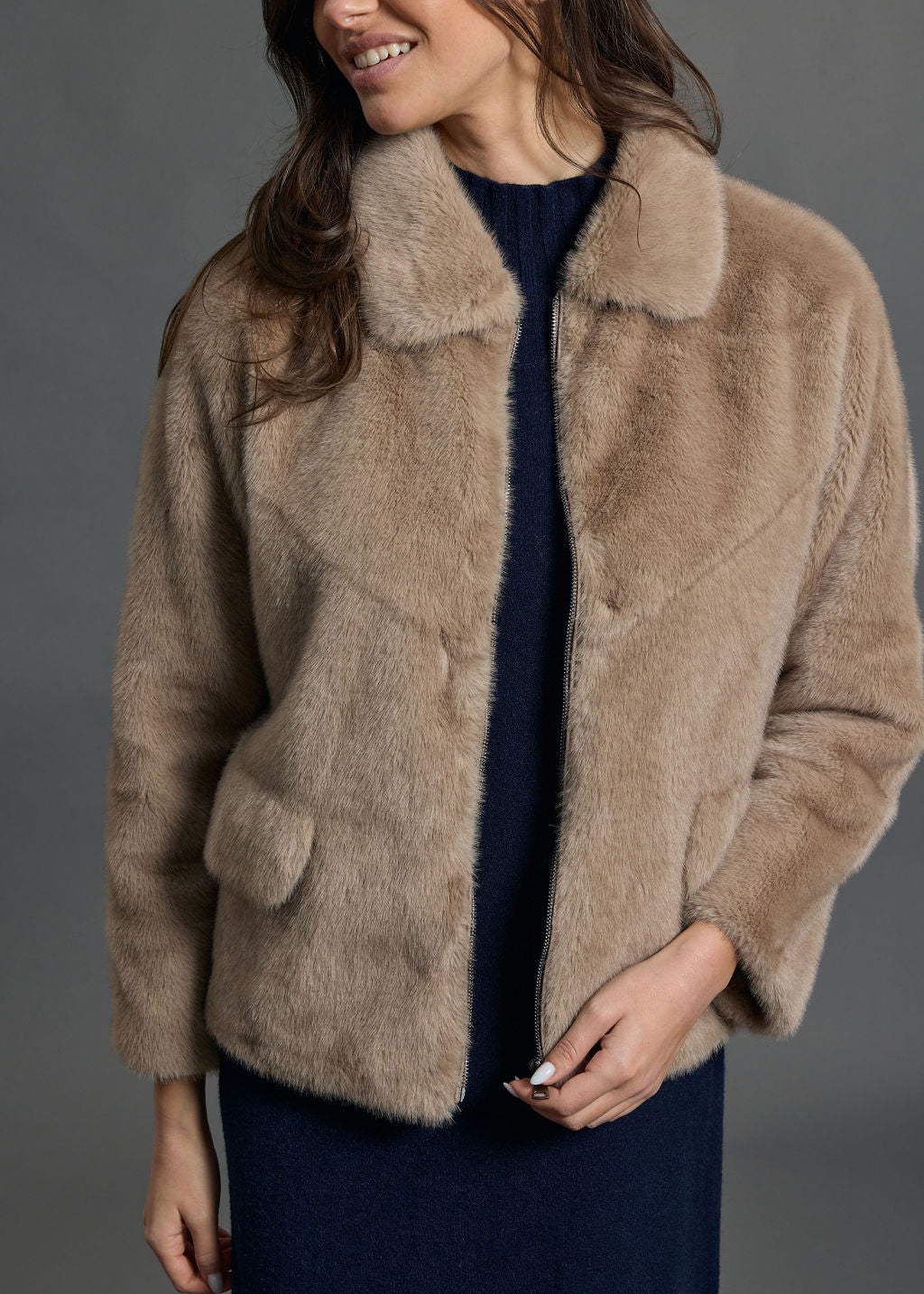 VESTE COURTE EN FAUSSE FOURRURE LIO