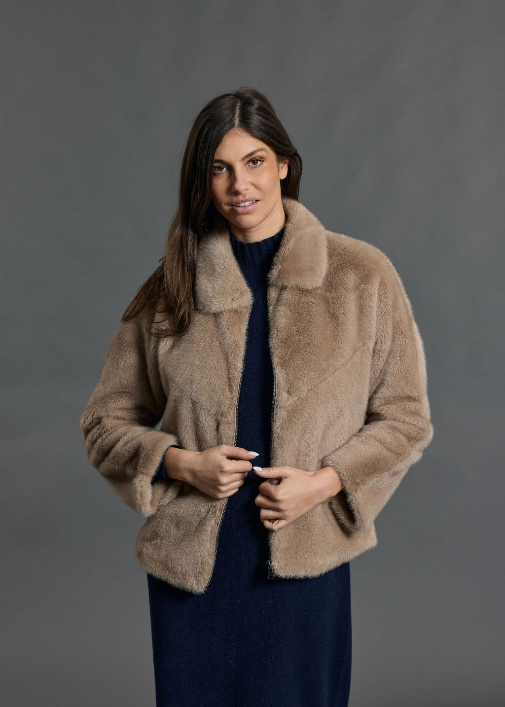 VESTE COURTE EN FAUSSE FOURRURE LIO