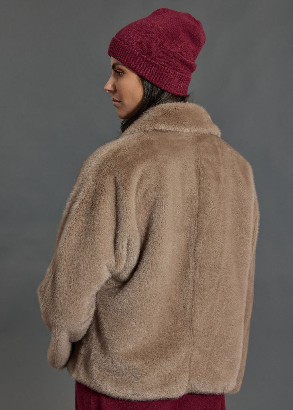 VESTE COURTE EN FAUSSE FOURRURE LIO