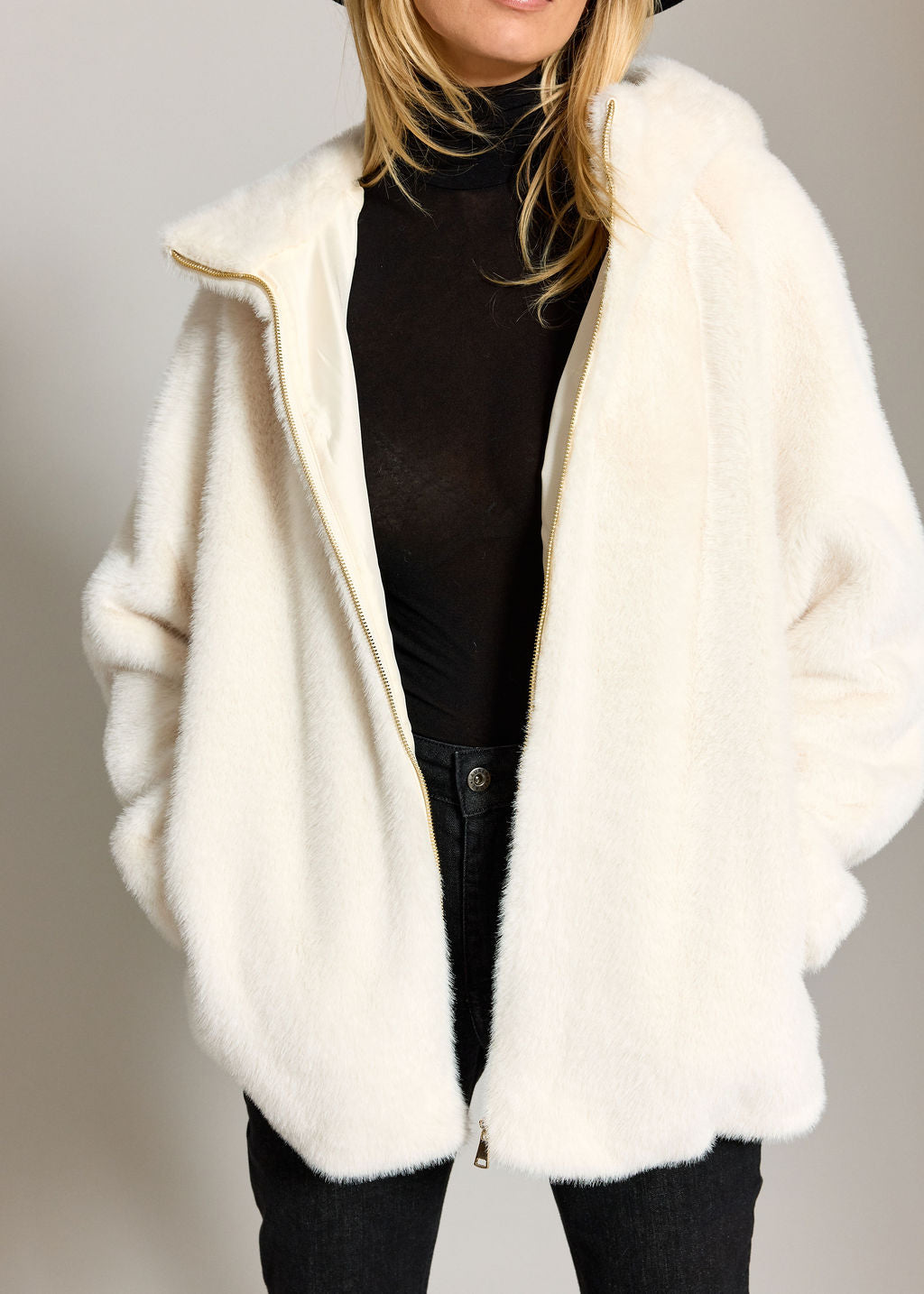 Veste zippée à capuche en fausse fourrure Miley