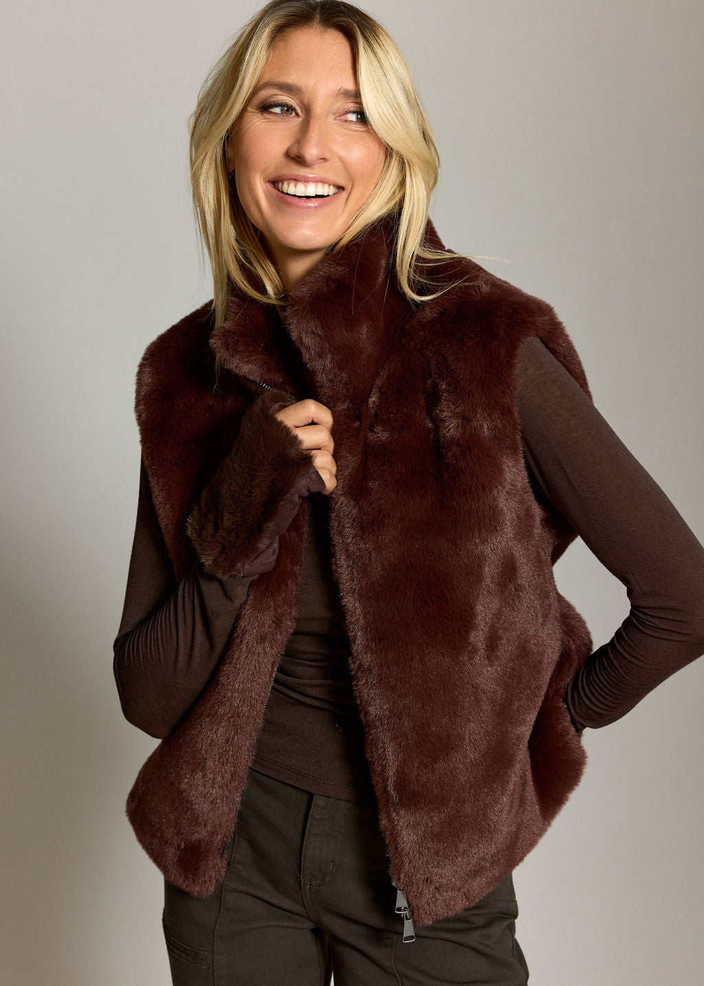 GILET SANS MANCHES EN FAUSSE FOURRURE MOON