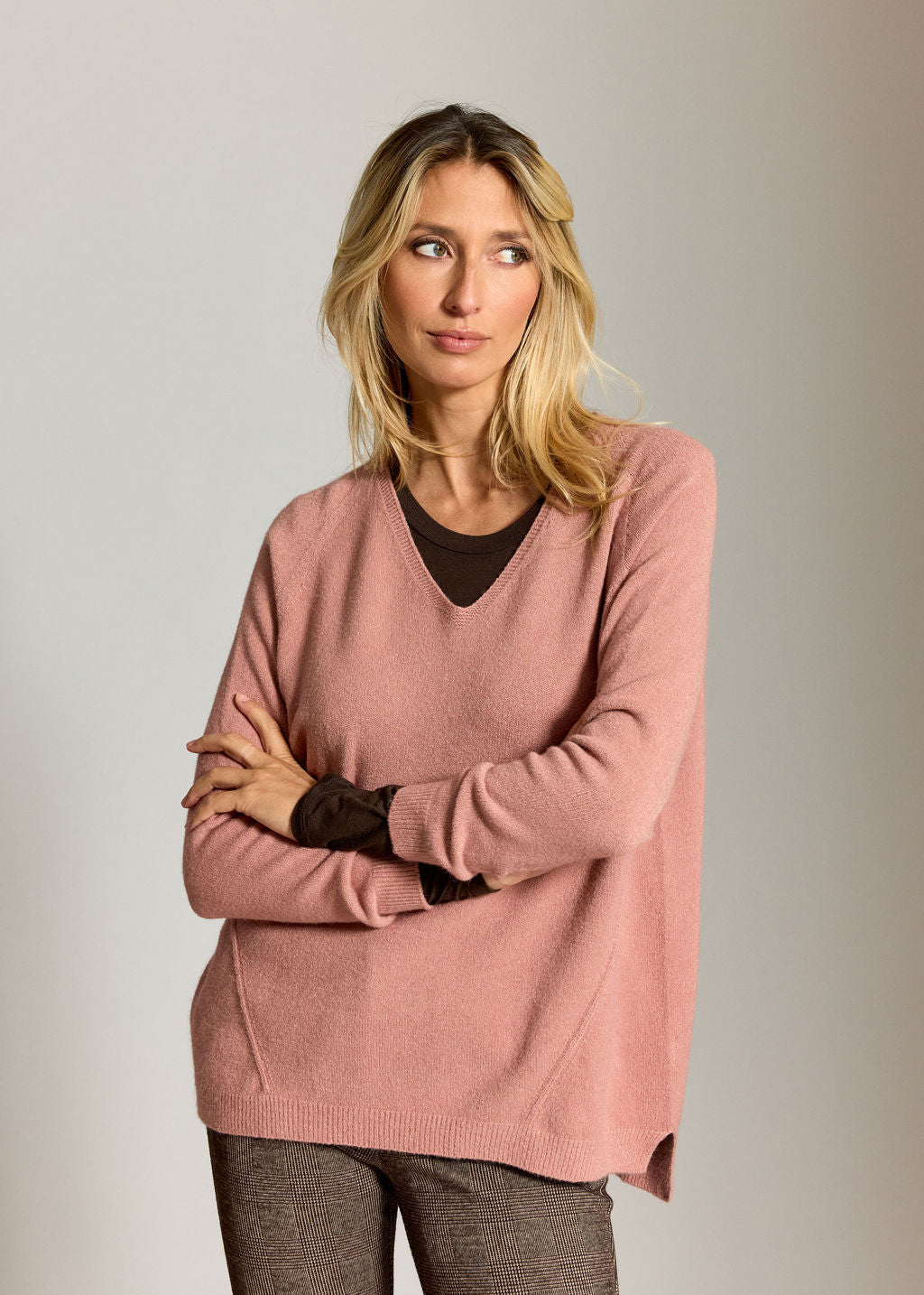 PULL V AVEC NERVURES ELLEN POUDRE