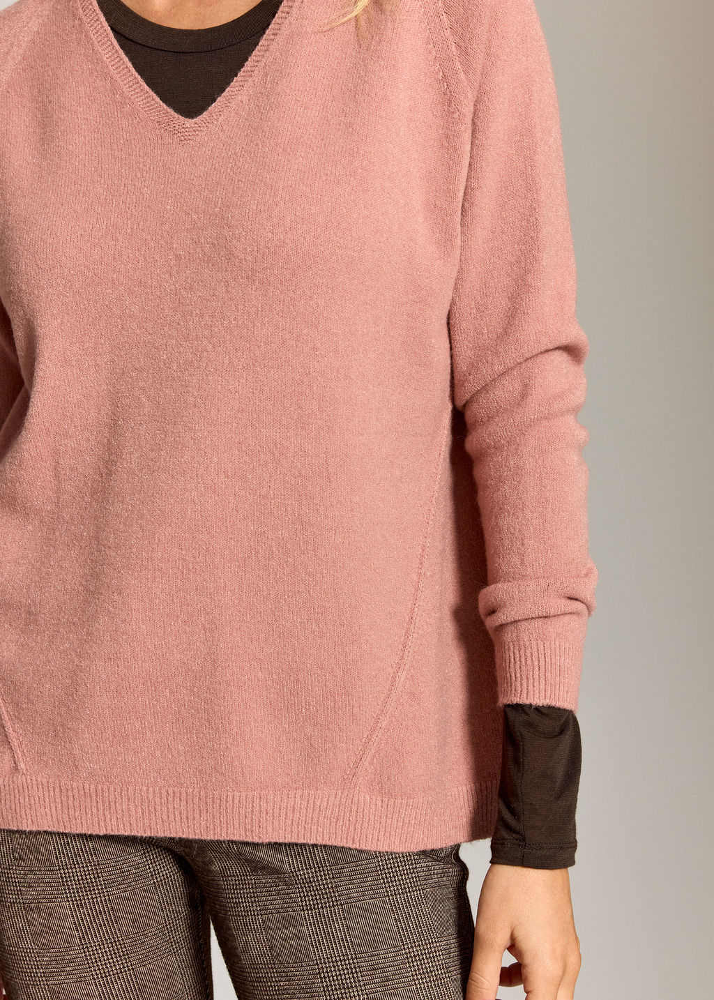 PULL V AVEC NERVURES ELLEN POUDRE