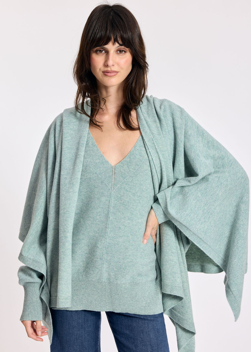 PEARL VERTCHINE WOOL CAPE