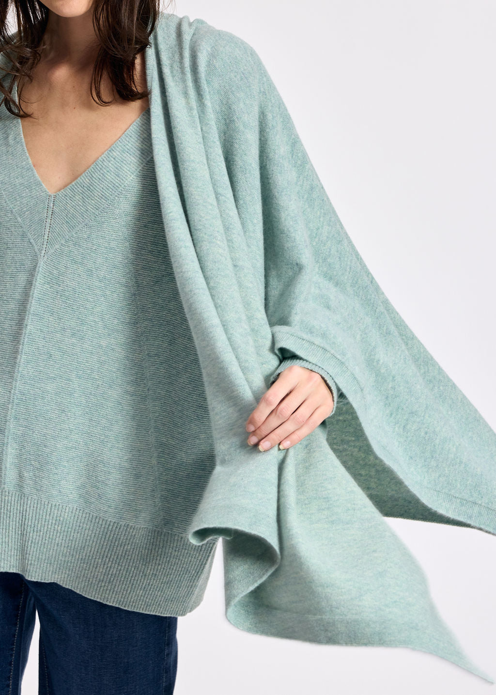 PEARL VERTCHINE WOOL CAPE