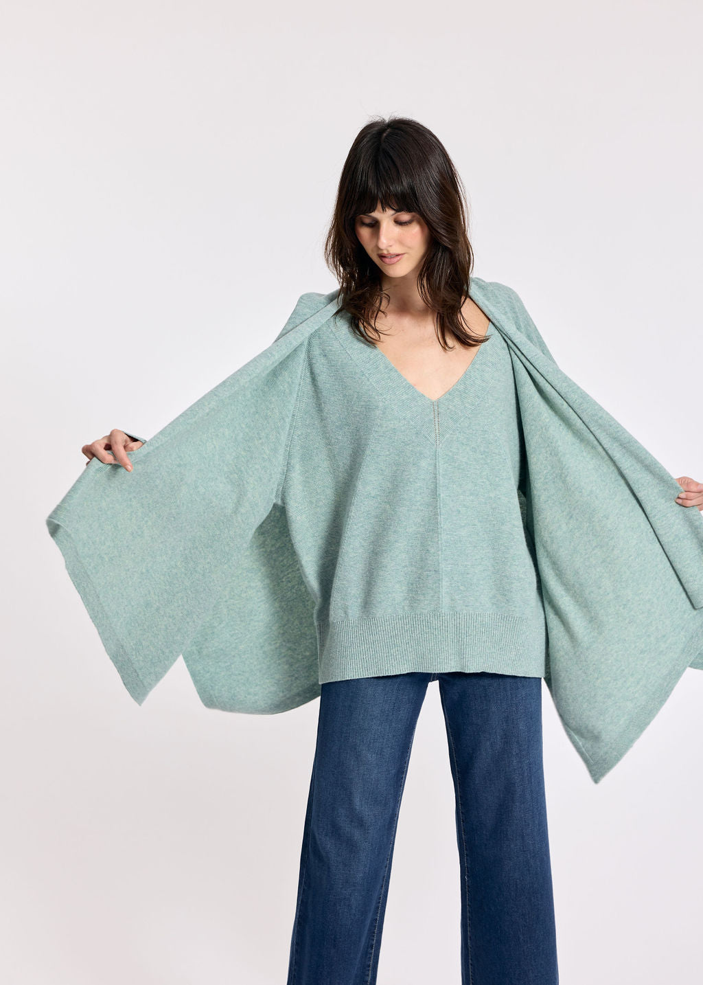 PEARL VERTCHINE WOOL CAPE