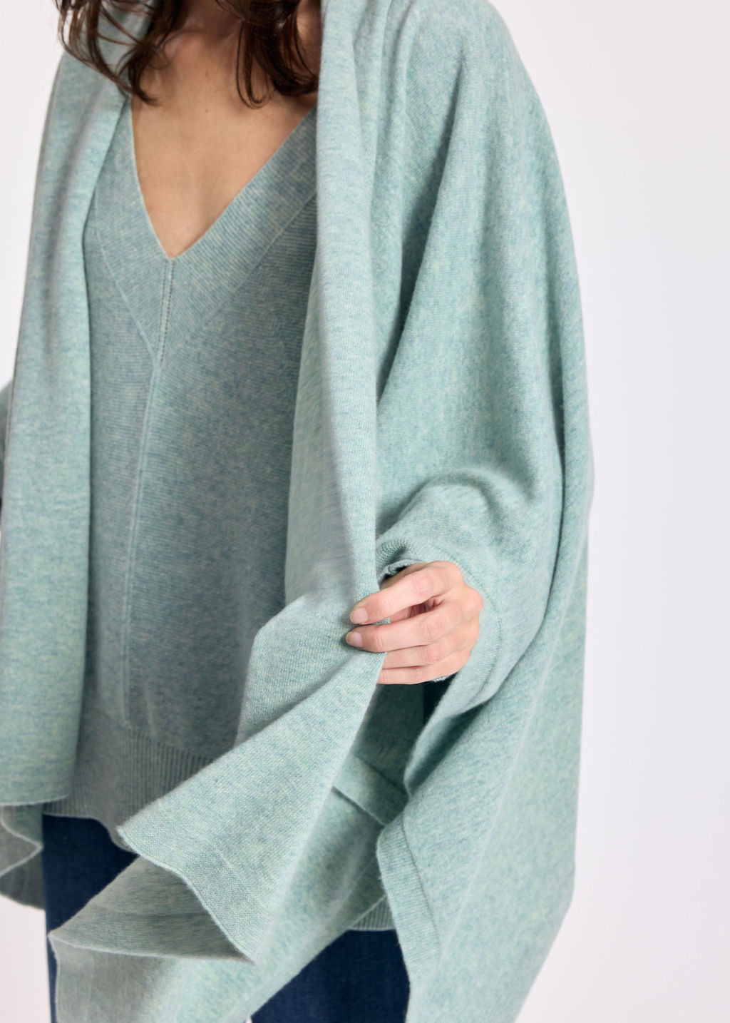 PEARL VERTCHINE WOOL CAPE
