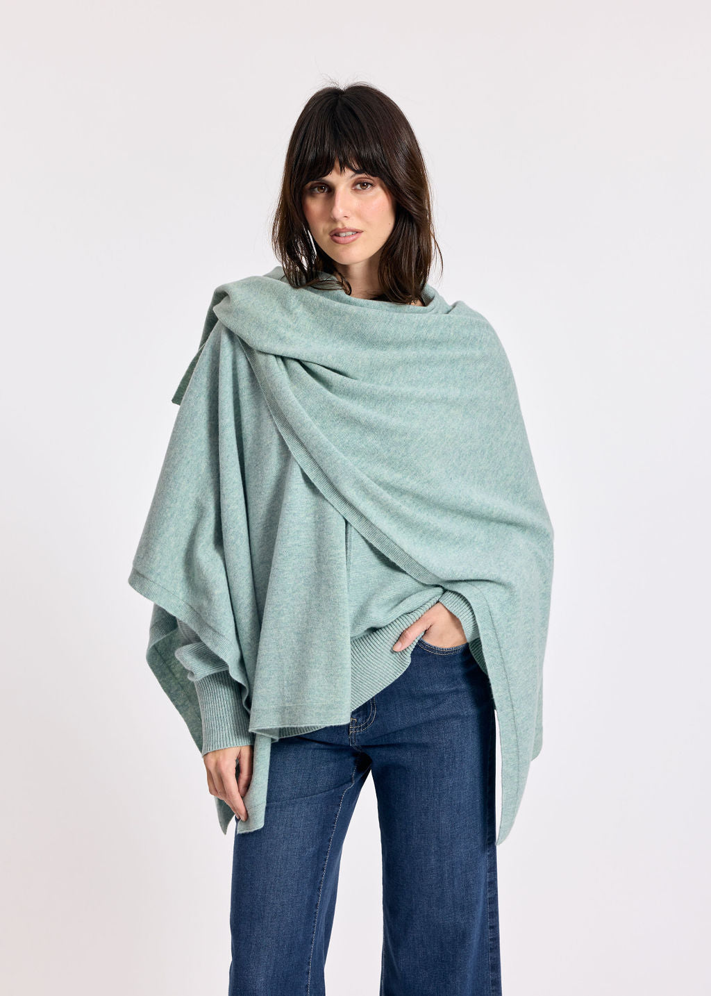 PEARL VERTCHINE WOOL CAPE