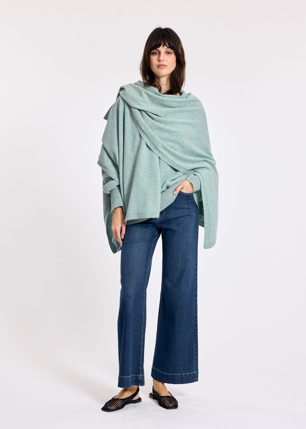 PEARL VERTCHINE WOOL CAPE