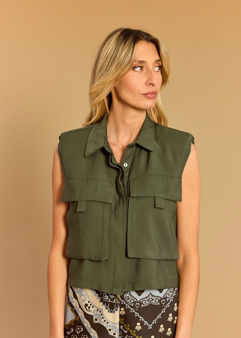 TAZ KHAKI SHORT JACKET WITH POCKETS