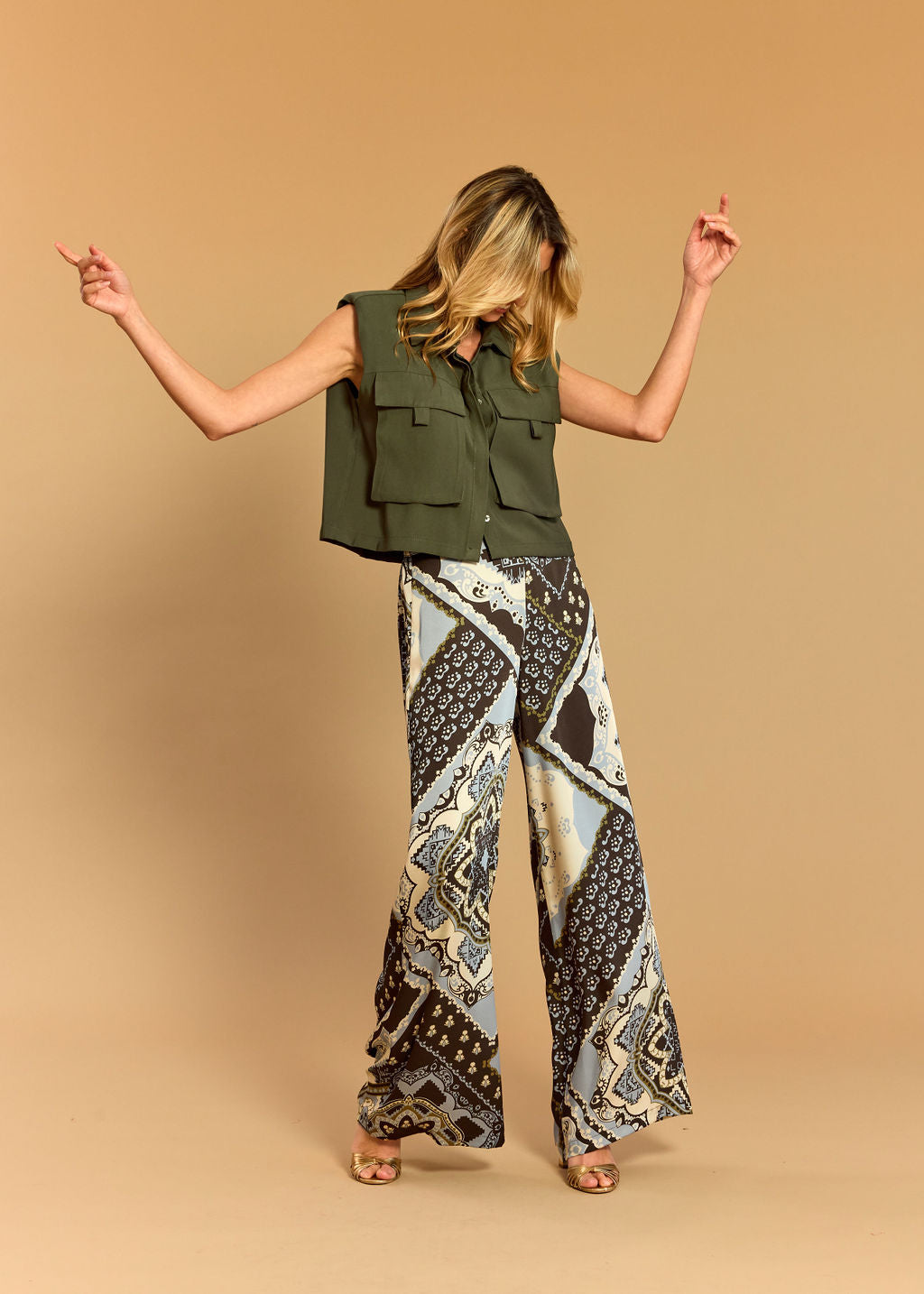 TAZ KHAKI SHORT JACKET WITH POCKETS