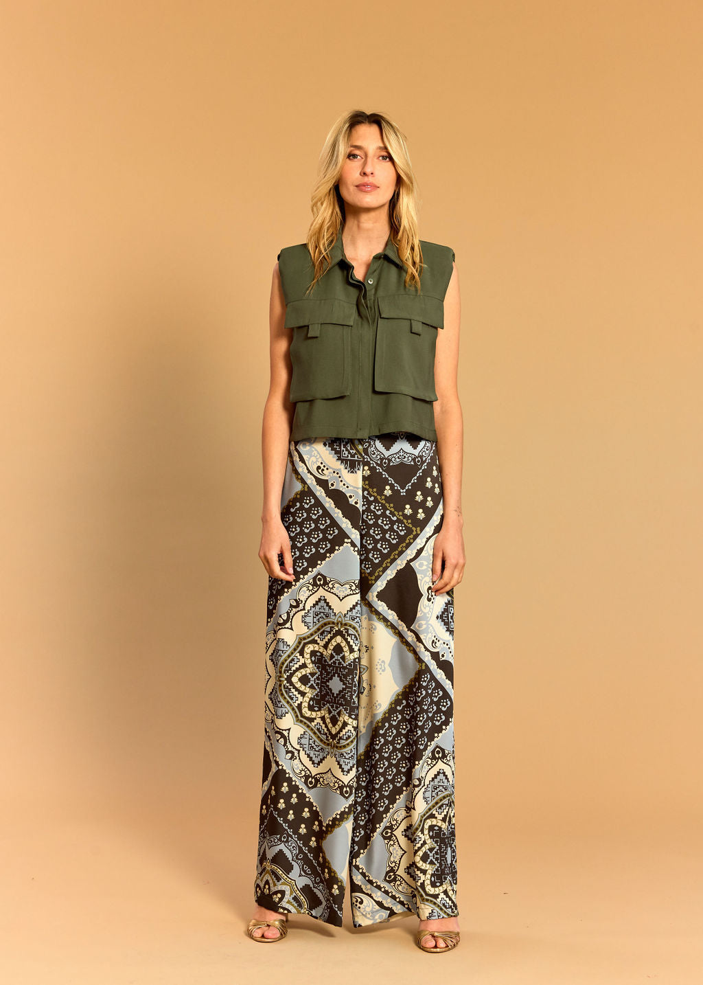 TAZ KHAKI SHORT JACKET WITH POCKETS