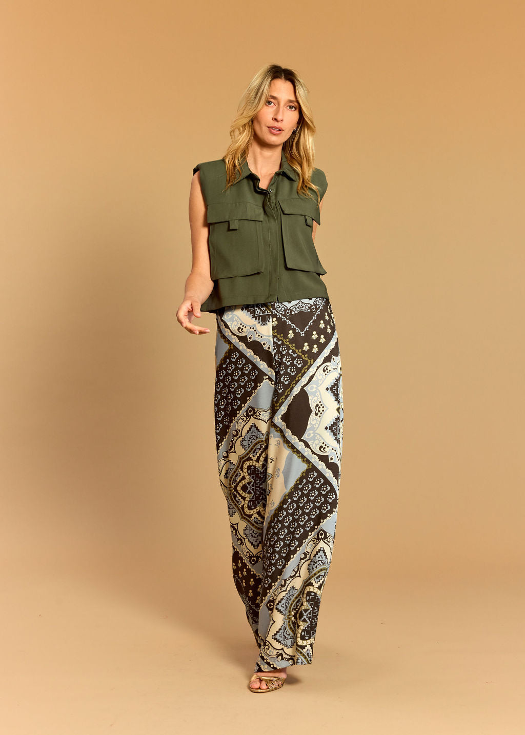 TAZ KHAKI SHORT JACKET WITH POCKETS