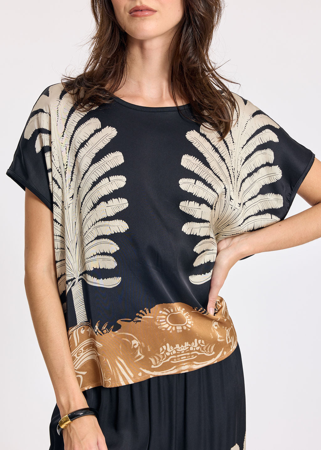 TOP NOUÉ AU DOS CARA NOIR