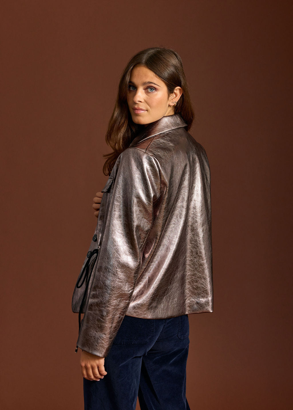 VESTE COURTE EN FAUX CUIR ALESSIA MORDORE