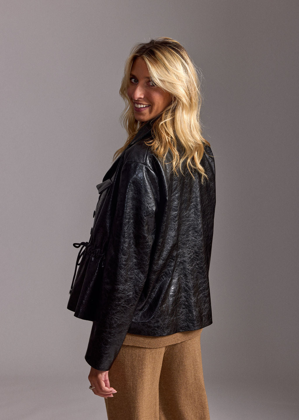 VESTE COURTE EN FAUX CUIR ALESSIA NOIR