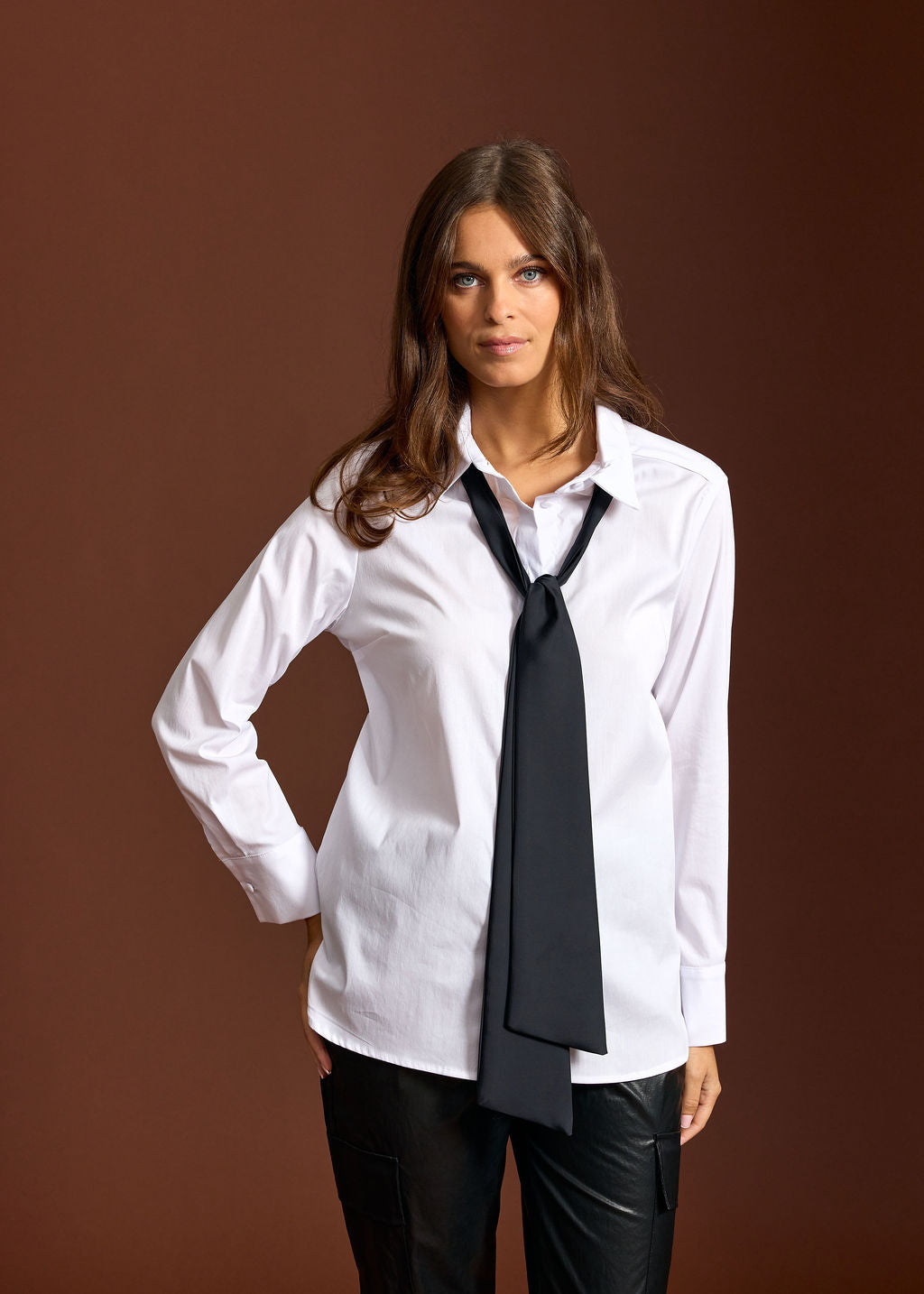 CHEMISE AVEC CRAVATE NOUÉ CECIL BLANC