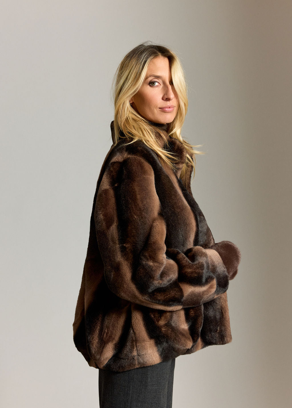 MANTEAU COURT EN FAUSSE FOURRURE KAL CAFE