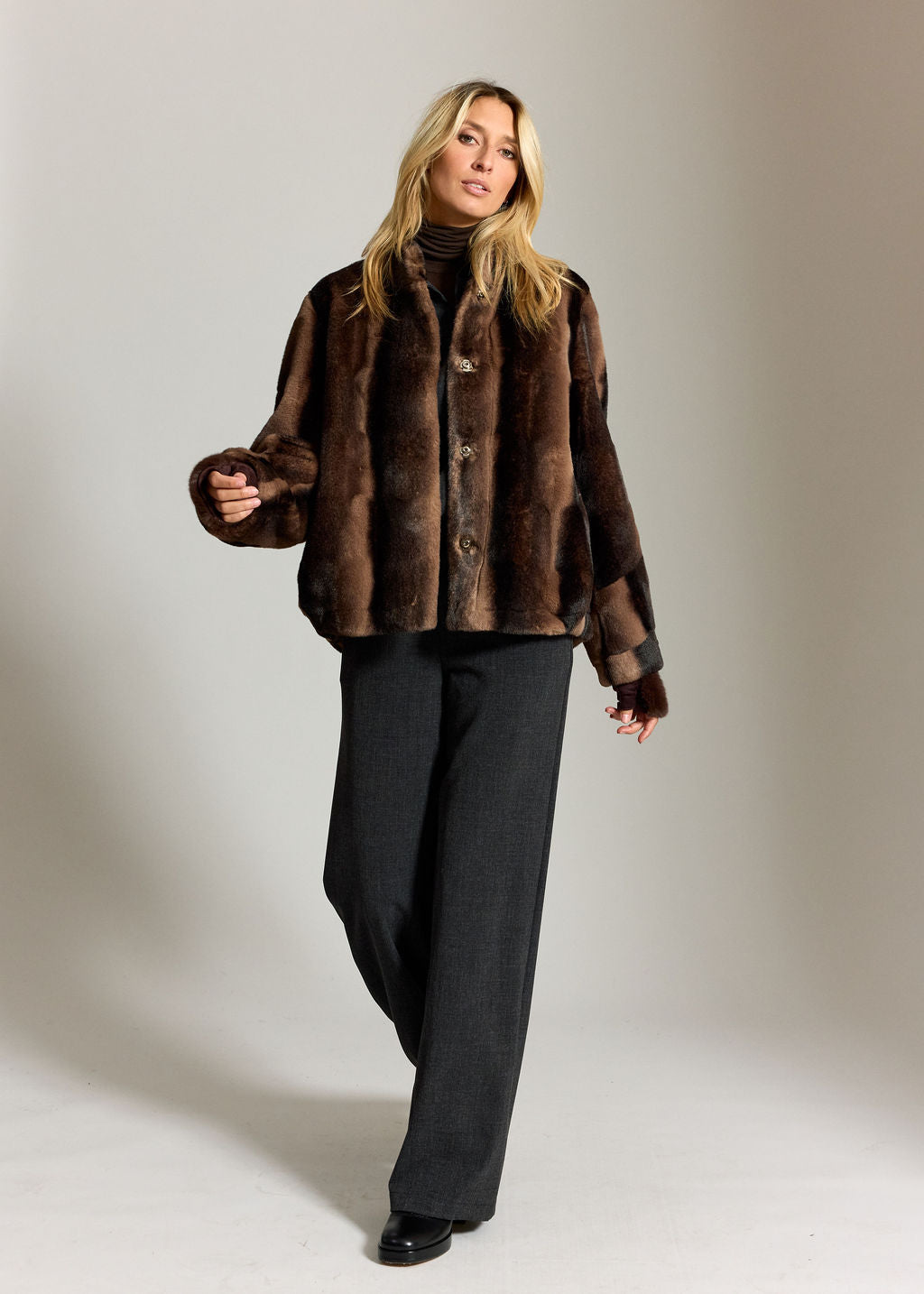 MANTEAU COURT EN FAUSSE FOURRURE KAL CAFE