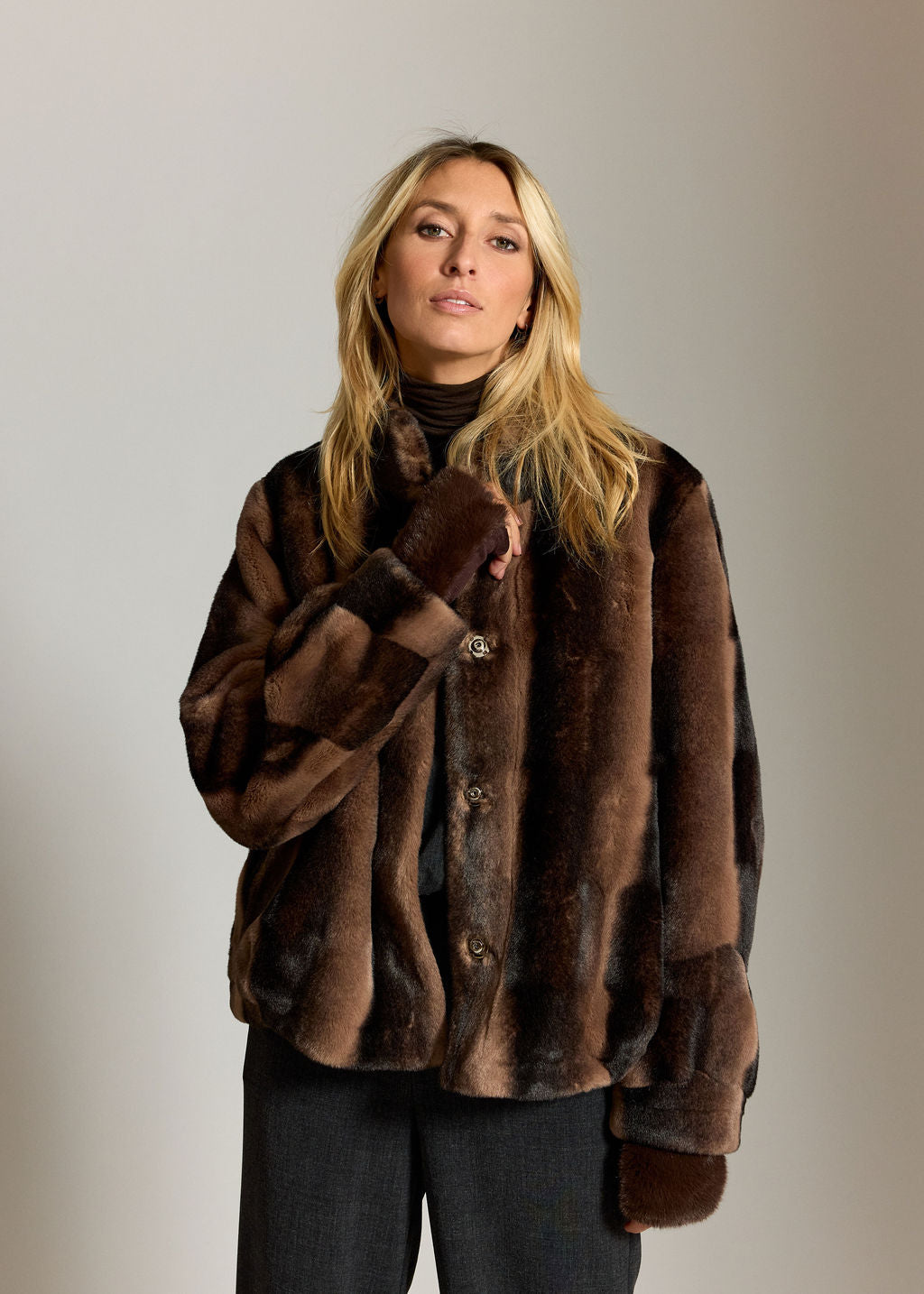 MANTEAU COURT EN FAUSSE FOURRURE KAL CAFE