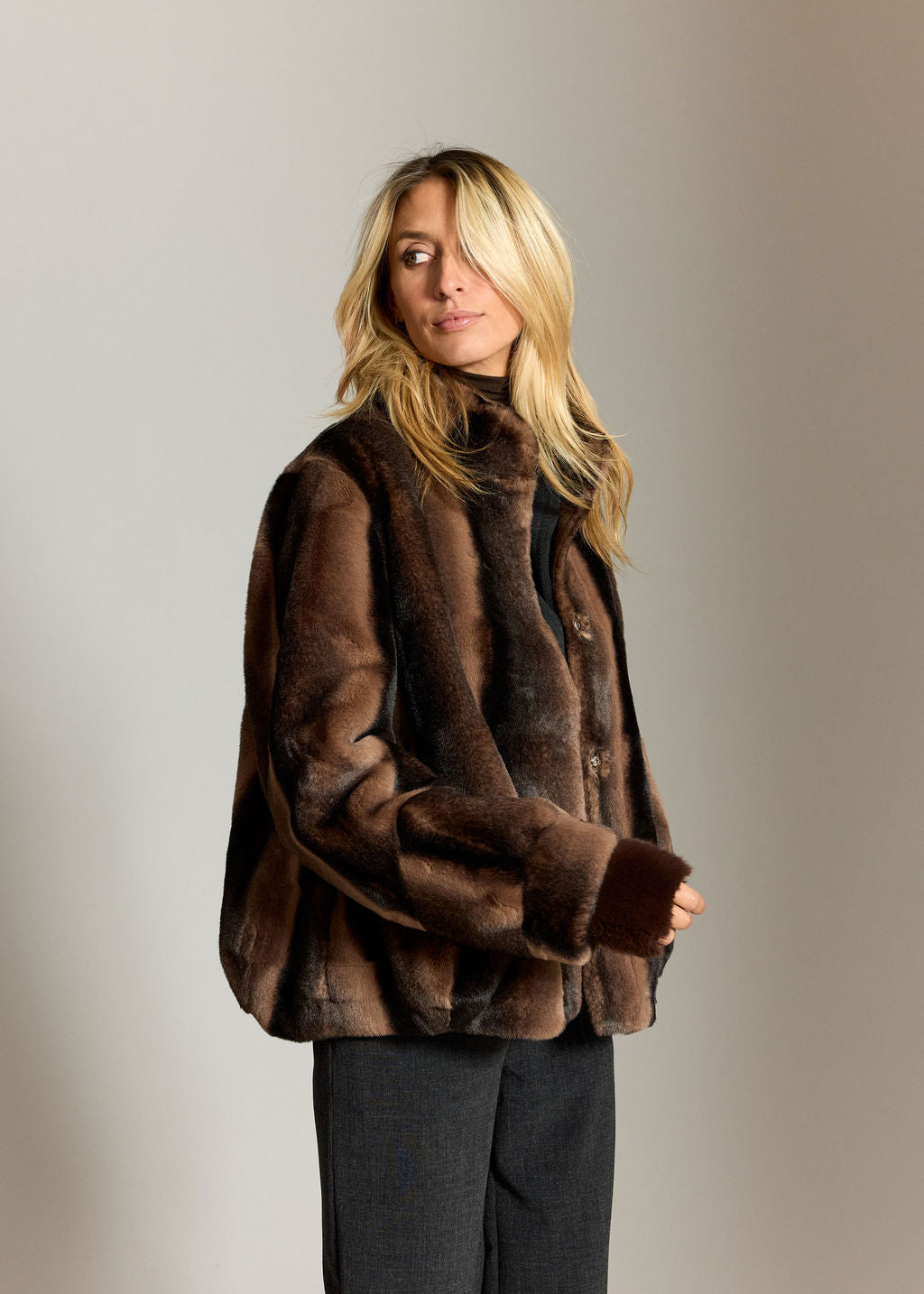 MANTEAU COURT EN FAUSSE FOURRURE KAL CAFE