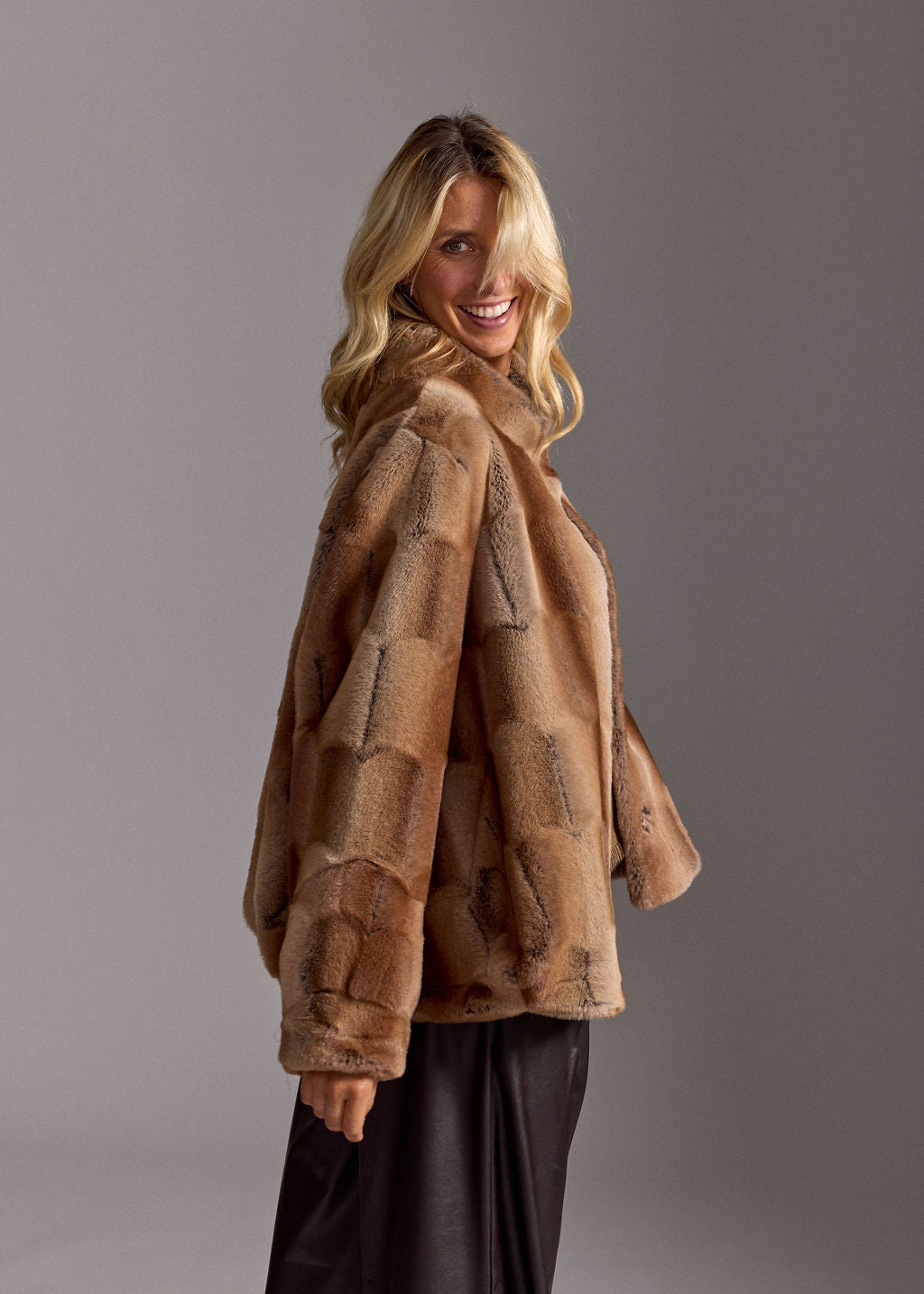 KAL CAMEL SHORT FAUX FUR COAT