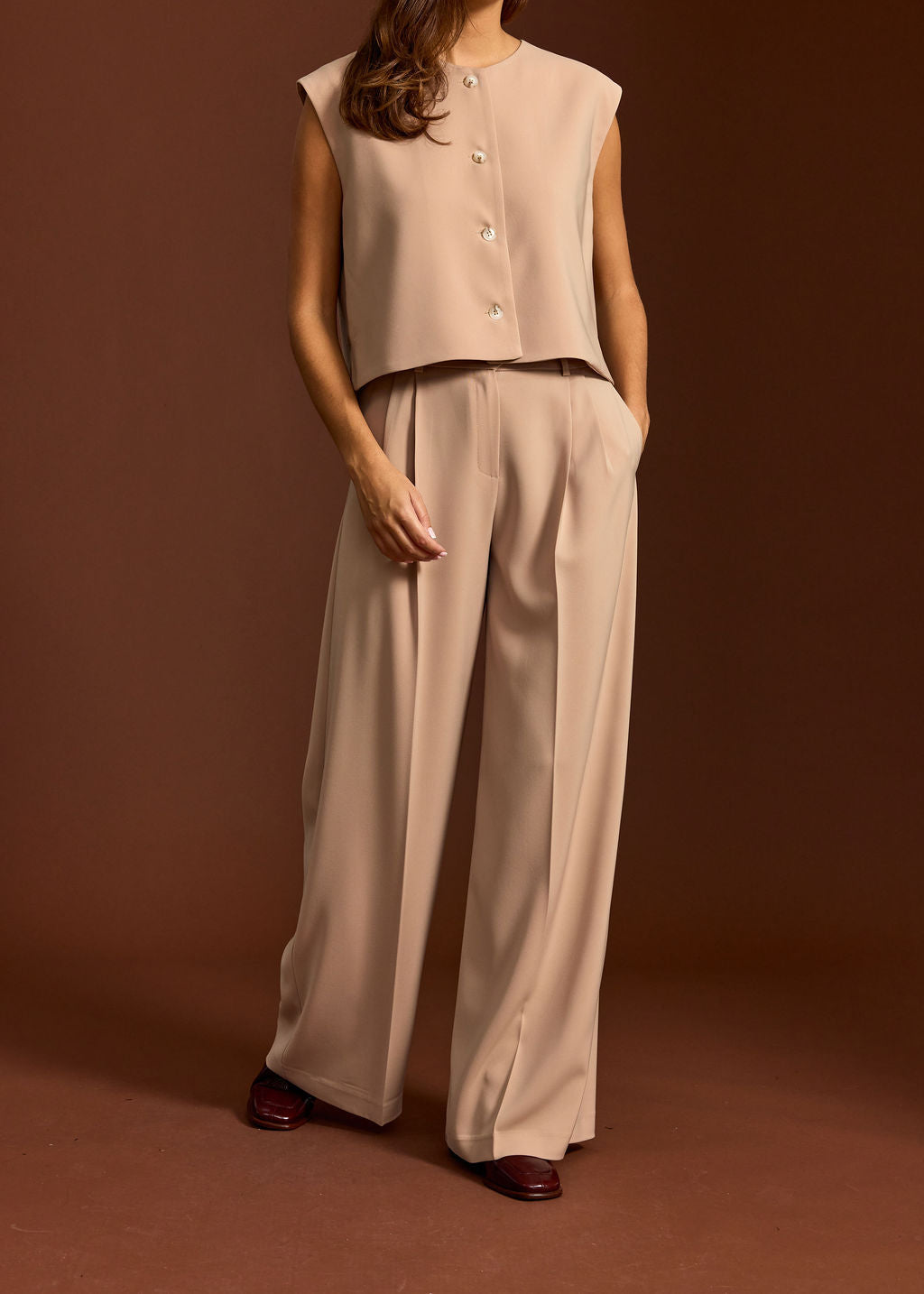 MATTI CAMEL FLUID PLEATED PANTS