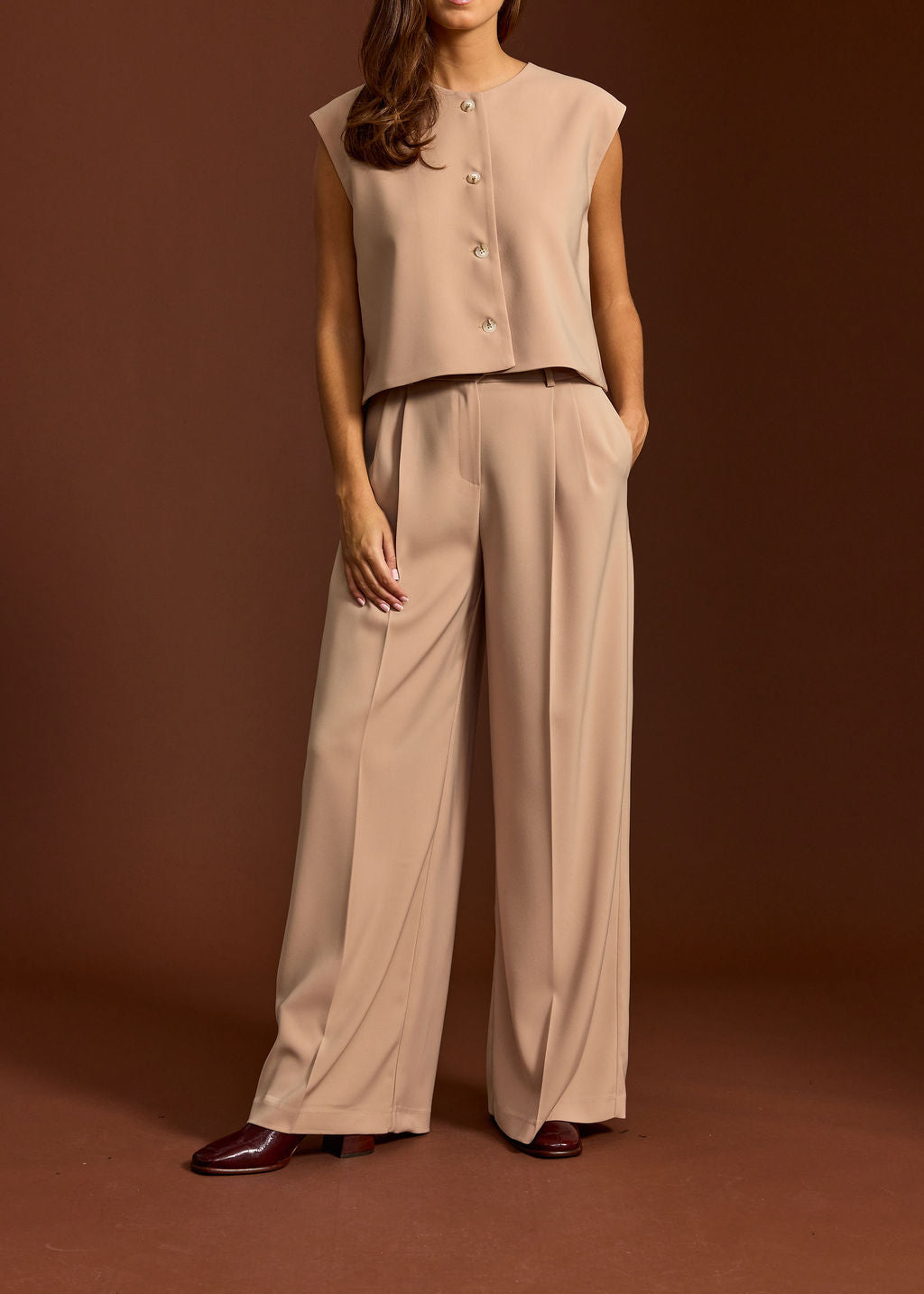MATTI CAMEL FLUID PLEATED PANTS