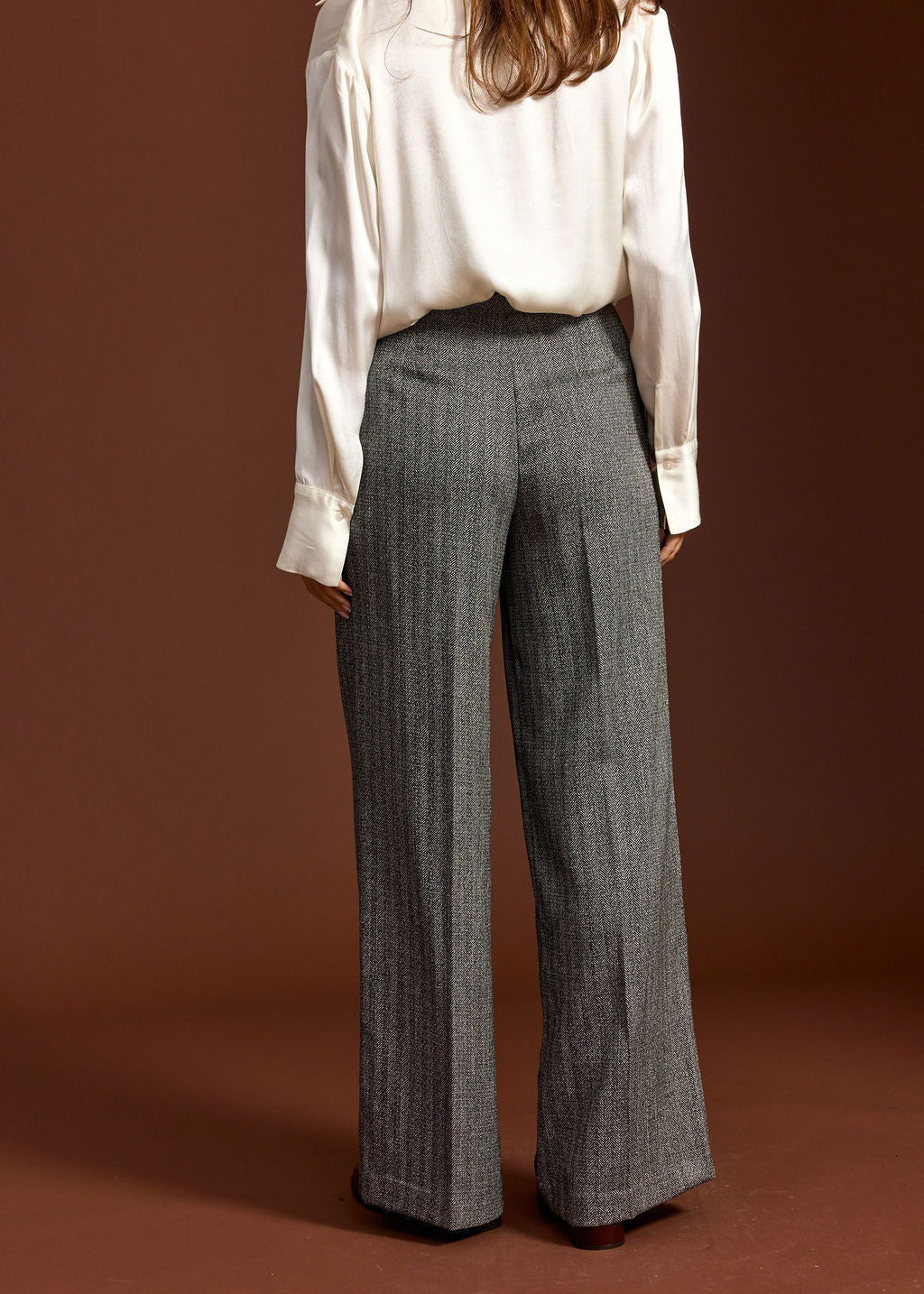 MATTE HERRINGBONE PLEATED PANTS