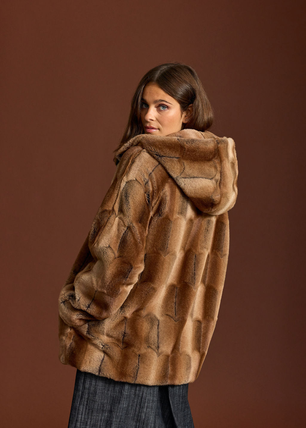 MANTEAU A CAPUCHE EN FAUSSE FOURRURE POLKI CAMEL
