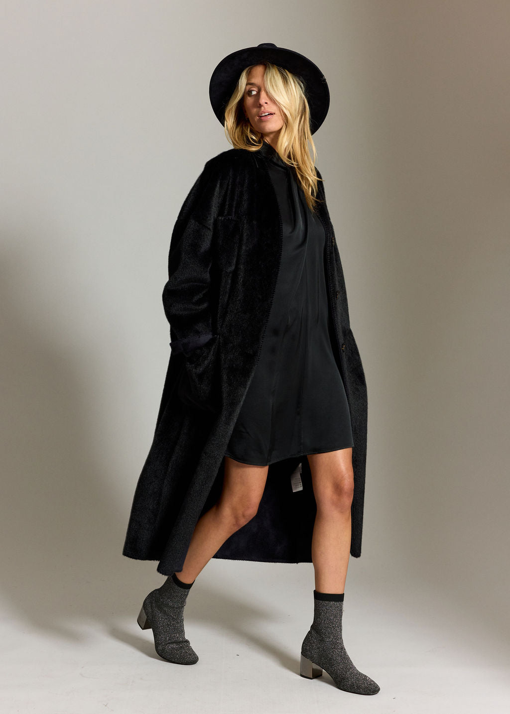 MANTEAU EN FAUSSE FOURRURE RALF NOIR