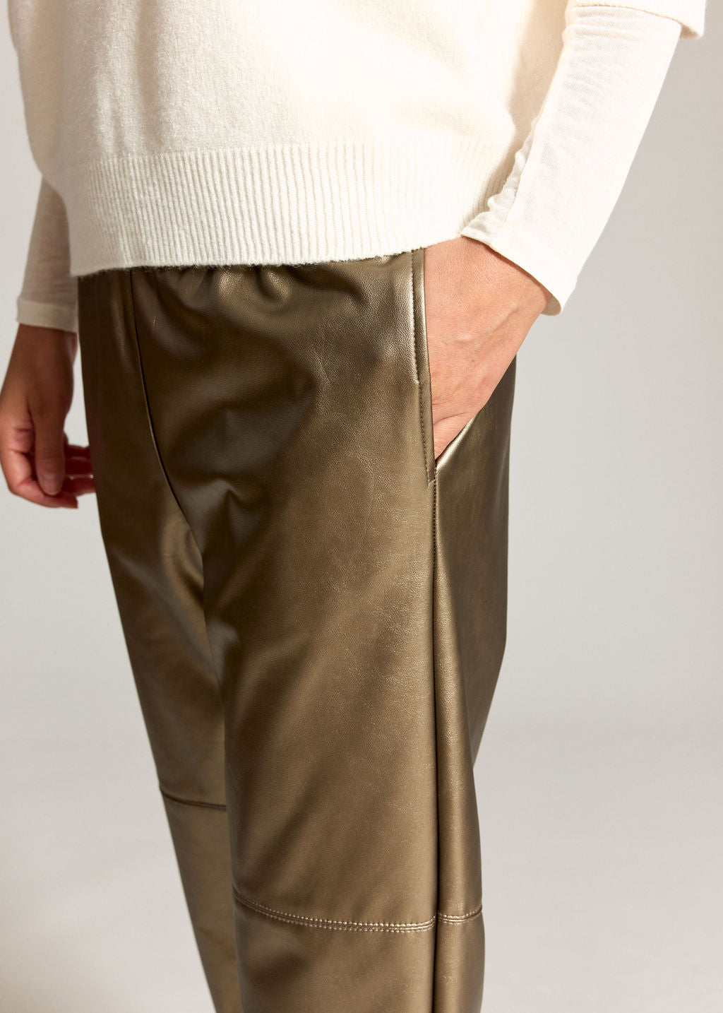 PANTALON EN FAUX CUIR SADI MORDORE