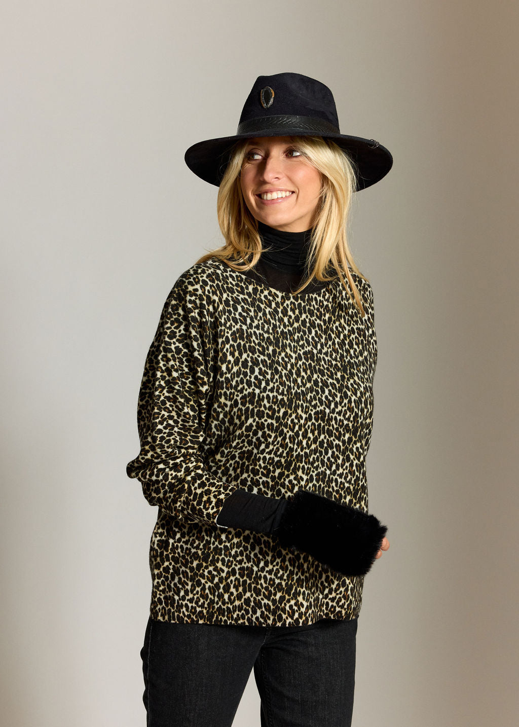 PULL LEOPARD COYOTE WILD