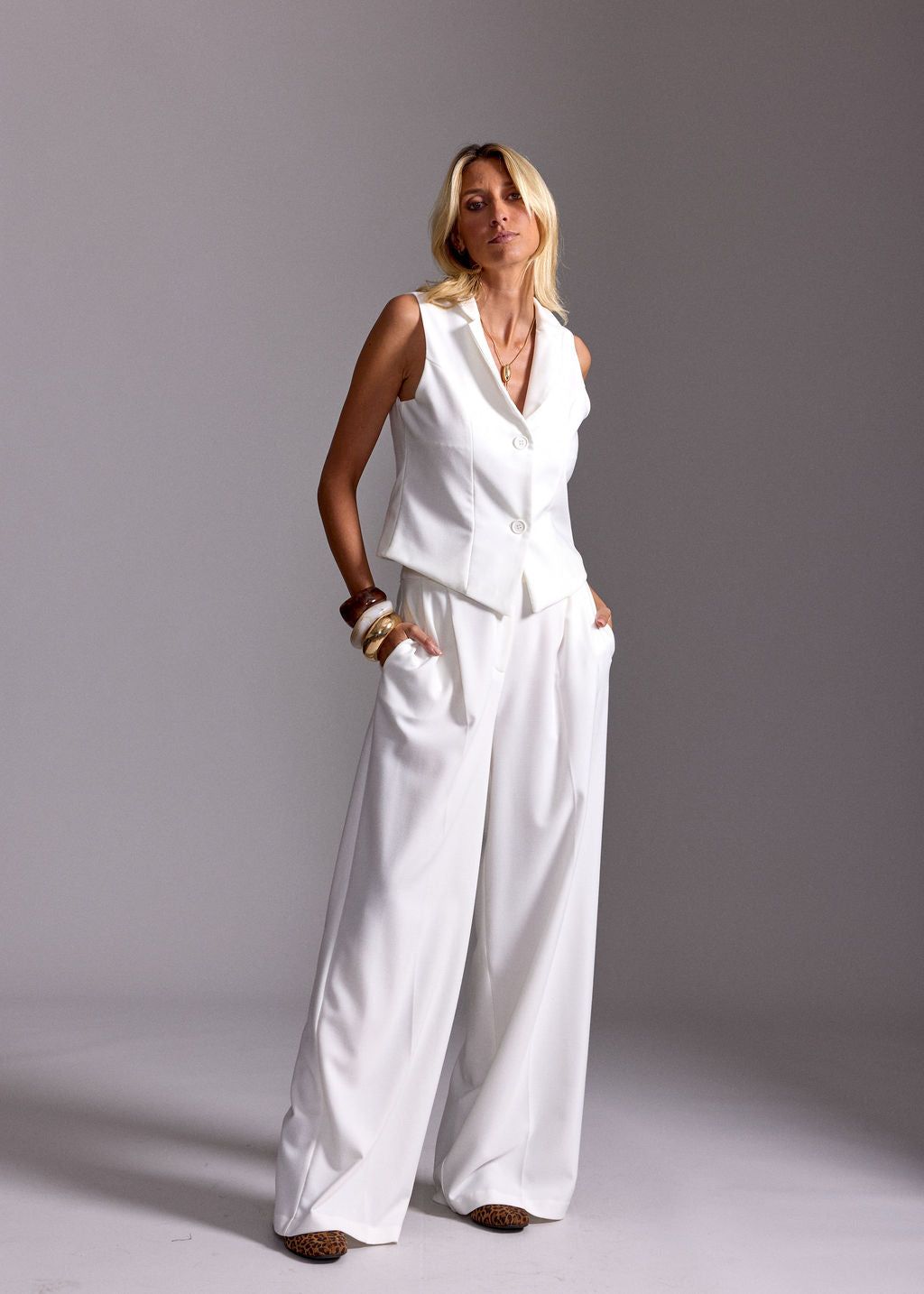 RENZO ECRU FLUID PLEATED PANTS