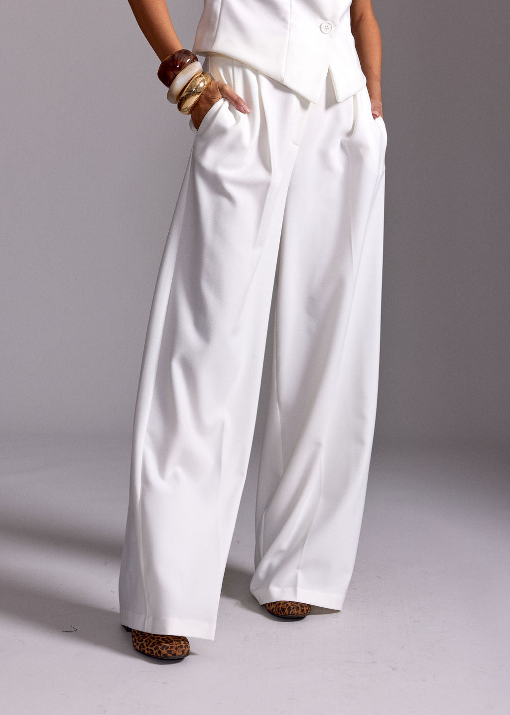 RENZO ECRU FLUID PLEATED PANTS