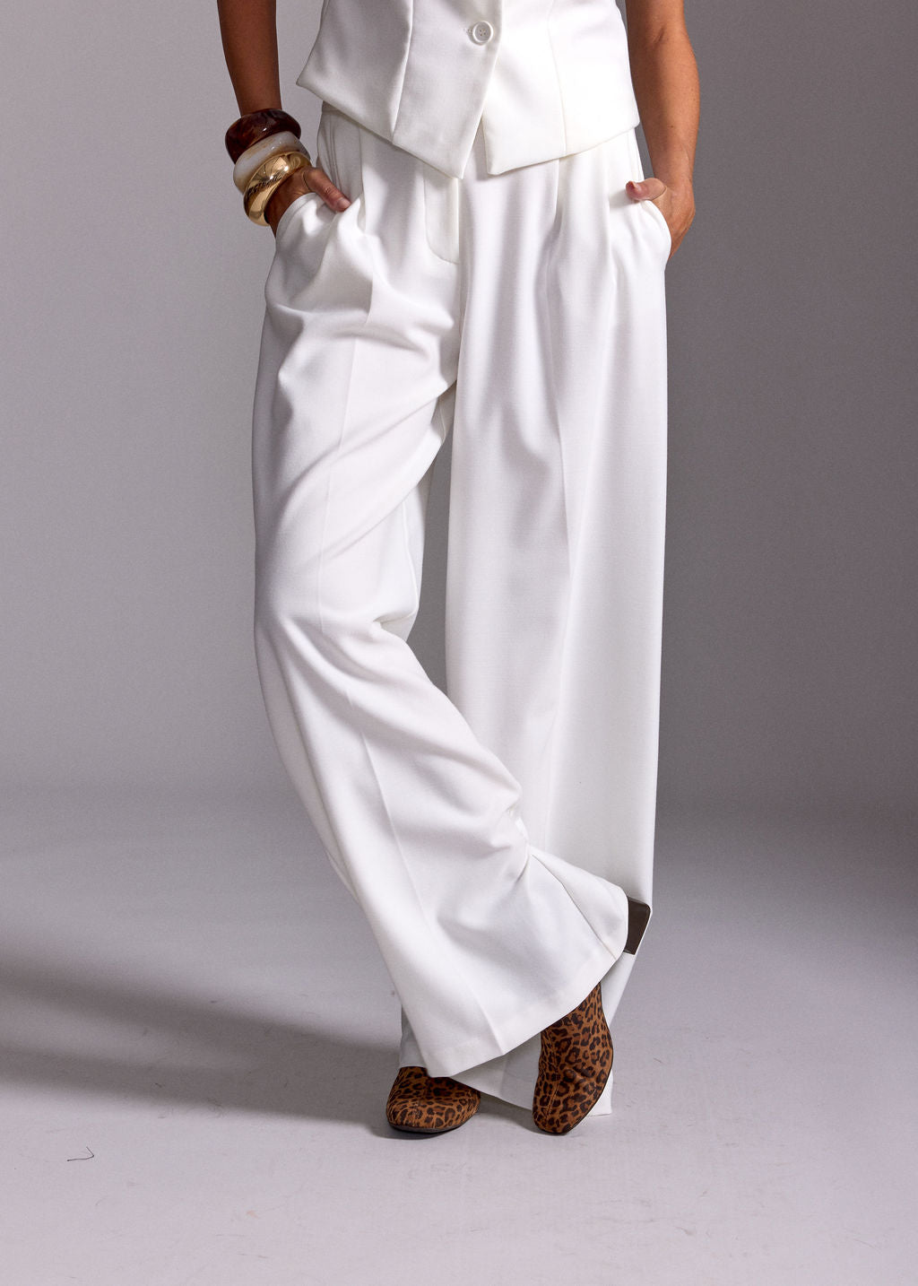 RENZO ECRU FLUID PLEATED PANTS