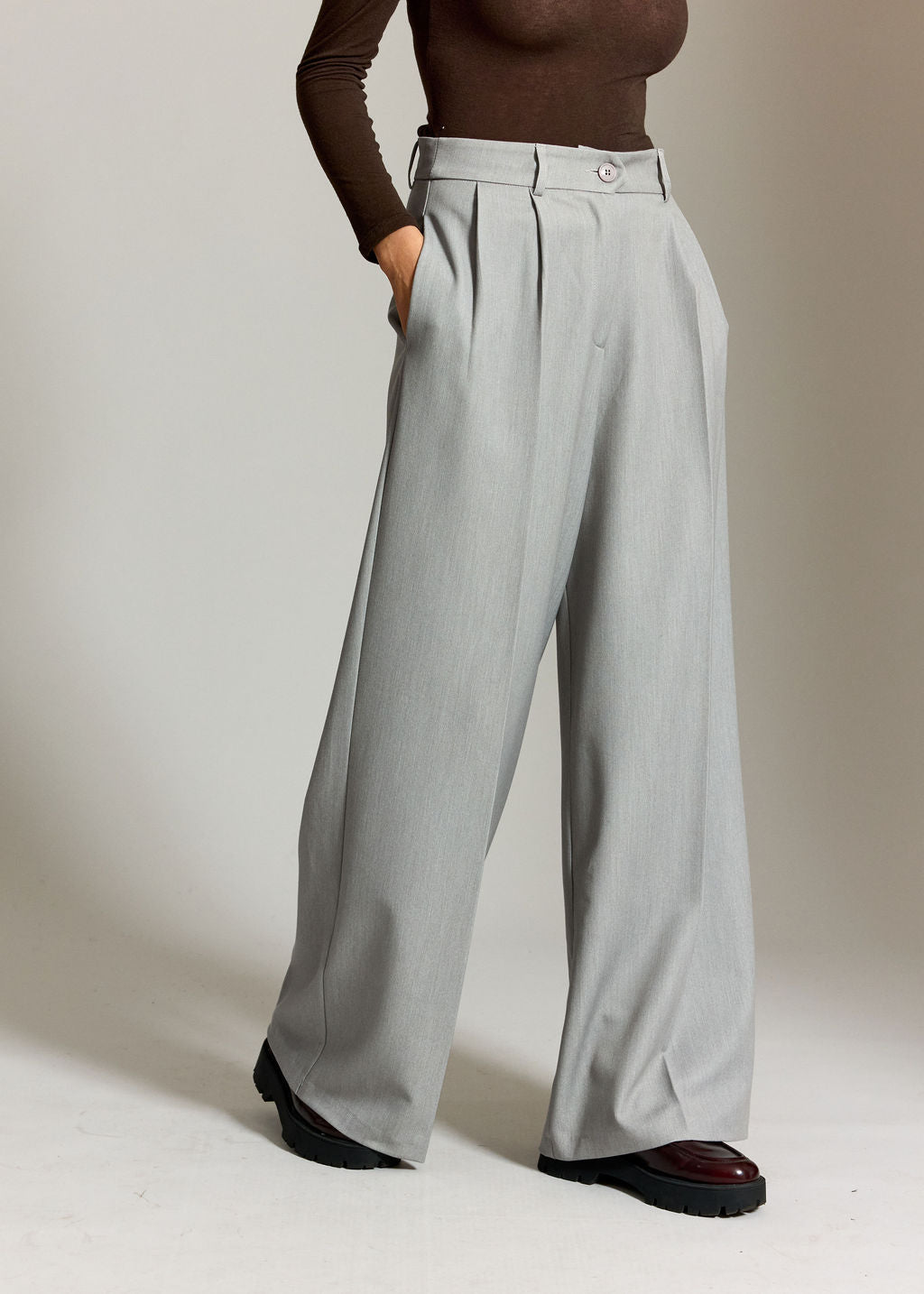 RENZO GREY FLUID PLEATED PANTS