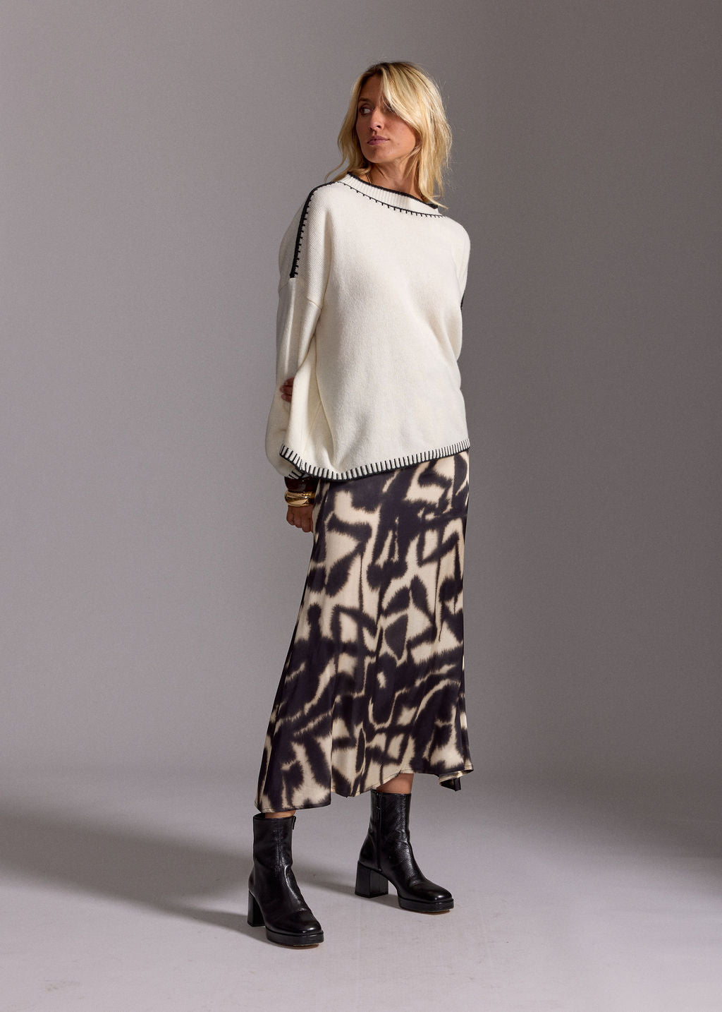 ULMA ECRU EMBROIDERED SHORT SWEATER