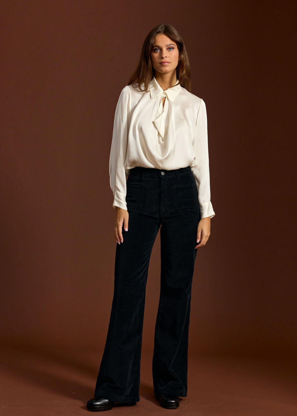 PANTALON FLARE EN VELOURS COTELÉ ROYO NOIR