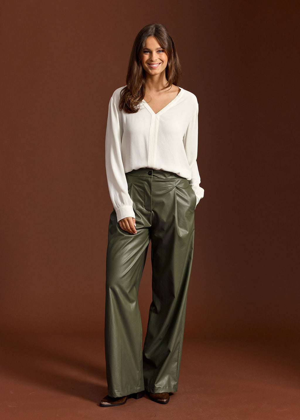 PAOLA ECRU STRAIGHT V-NECK SHIRT