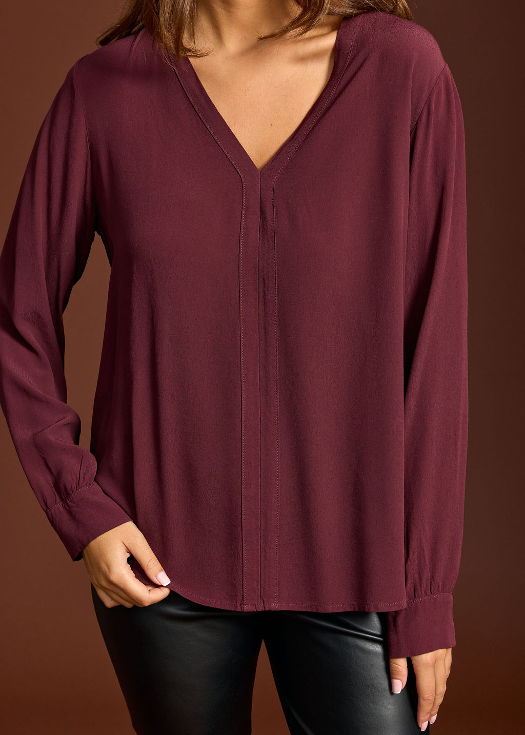 PAOLA VINO STRAIGHT V-NECK SHIRT