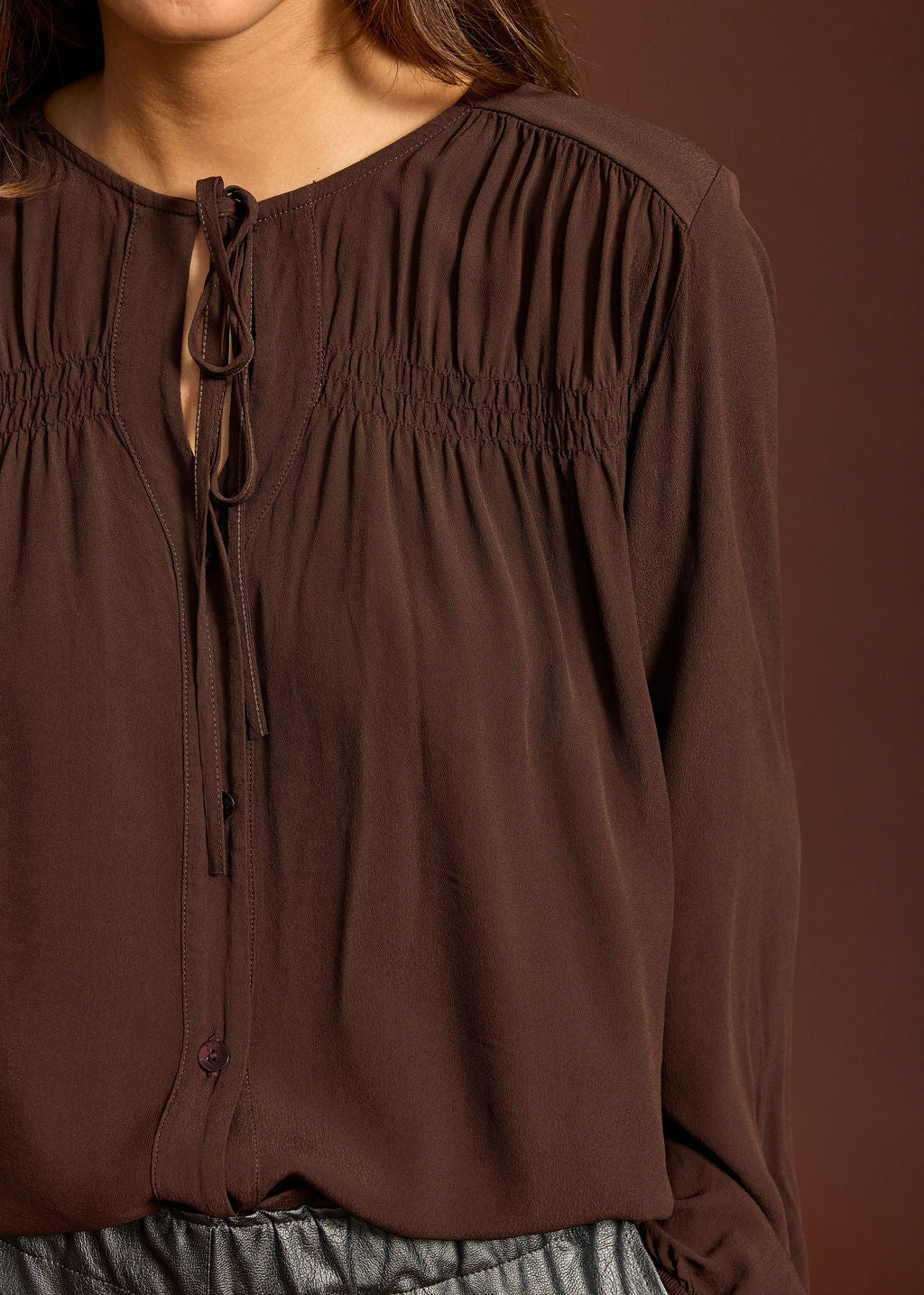 RIGAN CAFE GATHERED FRONT SHIRT