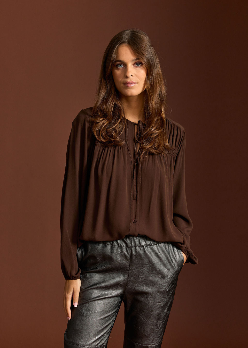 RIGAN CAFE GATHERED FRONT SHIRT