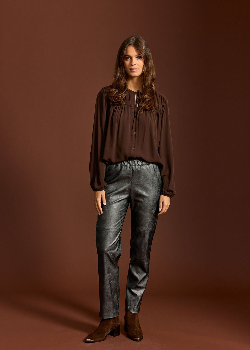 RIGAN CAFE GATHERED FRONT SHIRT