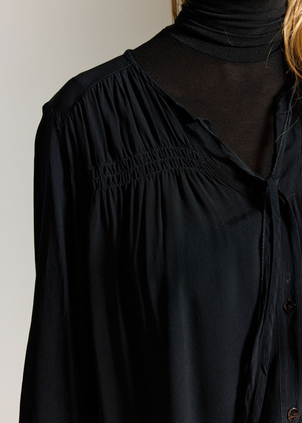 BLACK RIGAN GATHERED FRONT SHIRT